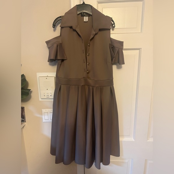 Cold shoulder front buttons with big pleats midi dress.  Like new! Worn once! - Picture 2 of 4